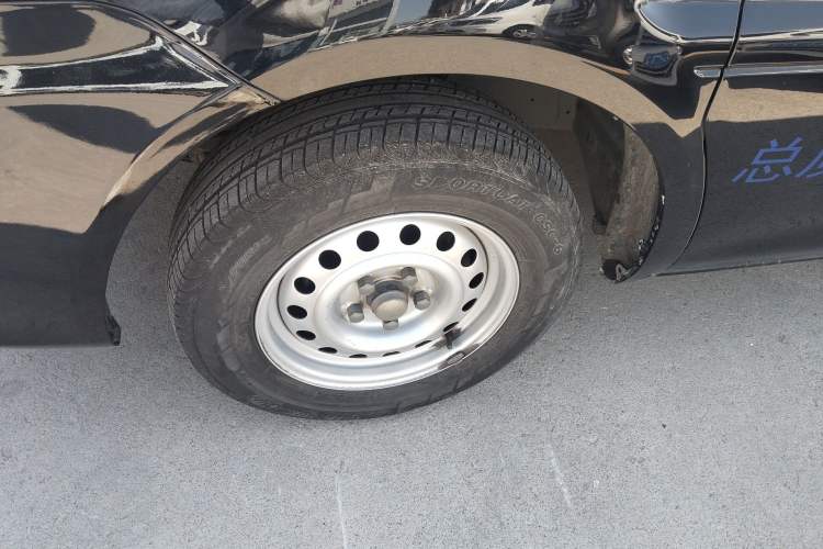 Used FORTHING Lingzhi 2023 V3 1.6L Base Model 2 Seats Left Front Wheel Hub