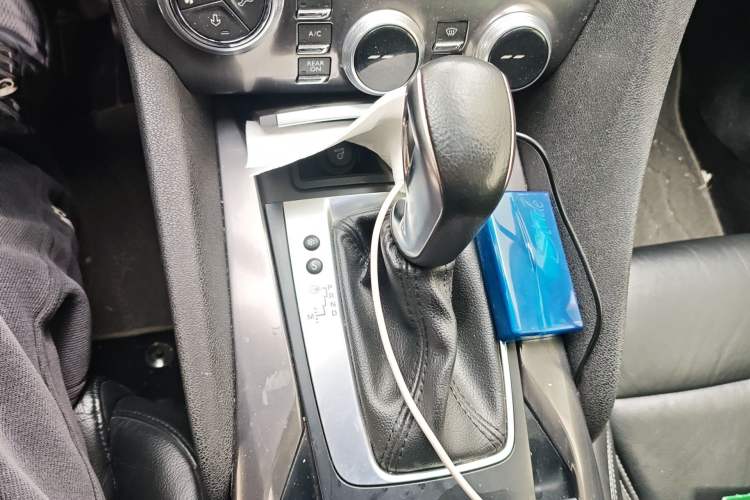 Used DS 5 2014 1.6T Luxury Edition THP160 Gear Lever