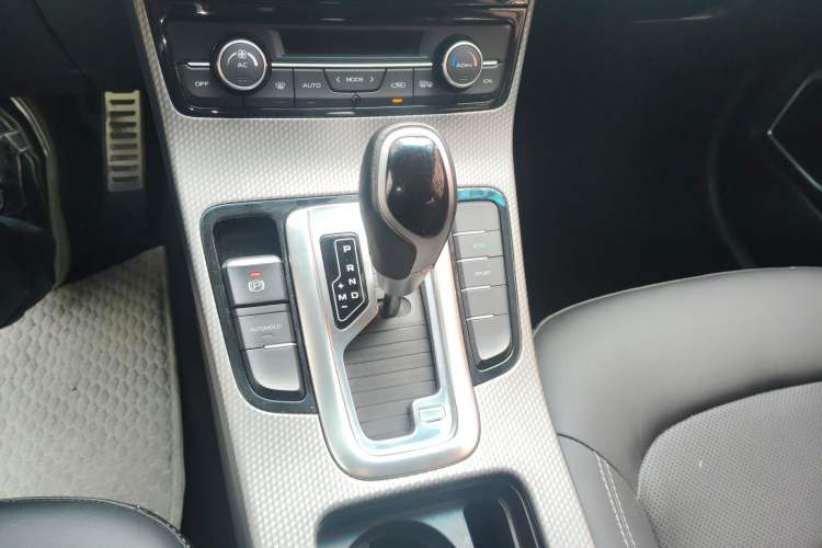 Used Geely Auto Emgrand GS 2016 Sport Edition 1.3T Automatic LingShang Model Gear Lever