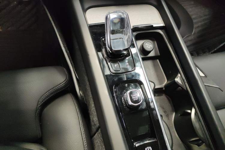 Used Volvo V60 2022 B5 Zhiyuan Luxury Edition Gear Lever