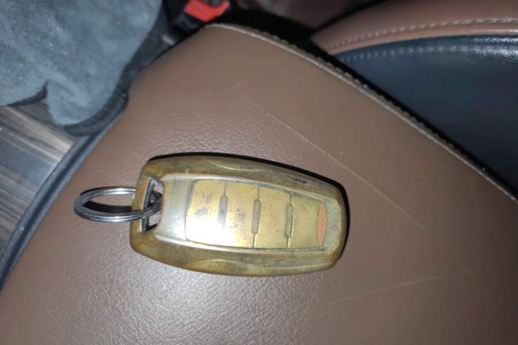 Used Haval H9 2017 2.0T Diesel 4x4 Comfort Edition 7-Seater Vehicle Key