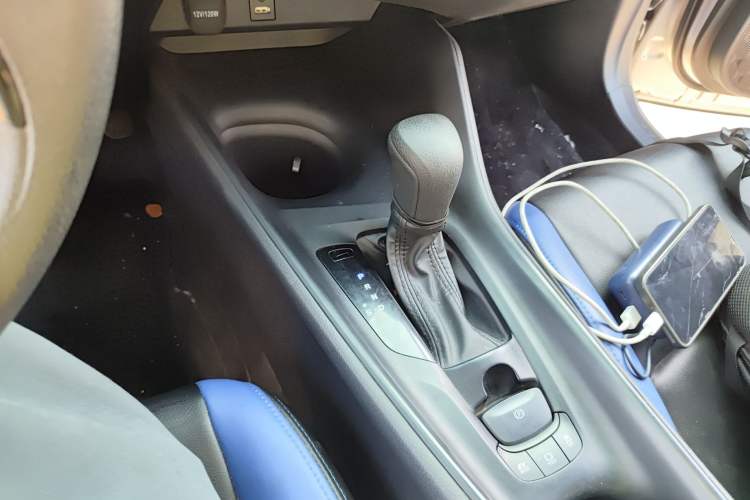 Used Toyota IZOA 2021 Dual-Motor 2.0L Yixiang Edition Gear Lever