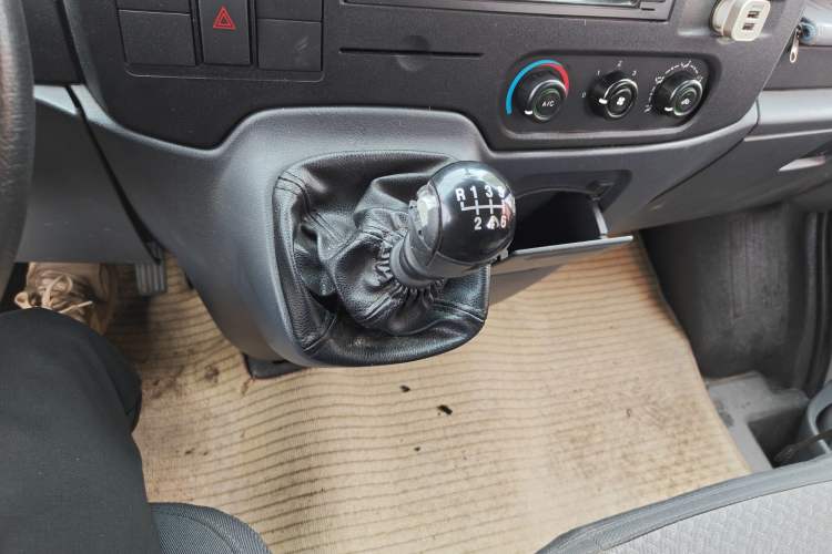 Used Ford Transit Custom 2015 2.4T Long-Wheelbase 7-Seater Mid-Height Multi-Purpose Vehicle
