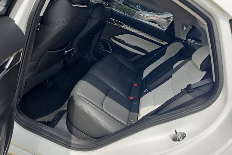 Used Geely Auto Emgrand L 2022 1.4T CVT Flagship Edition
