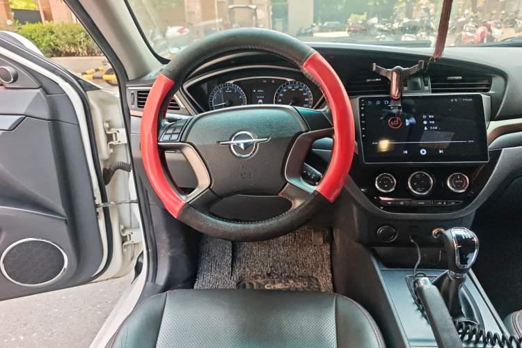 Used Haima M6 2015 1.5T Manual Sport Smart Model
