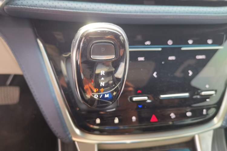 Used Buick GL8 2021 ES Landtrek 653T Comfort Edition Gear Lever