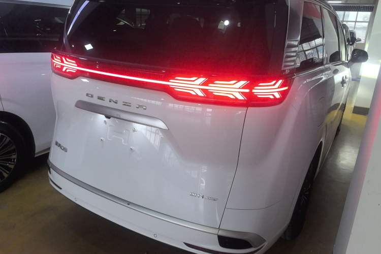 Used Denza D9 2024 DM-i 980 Four-Wheel Drive Prestige Model
