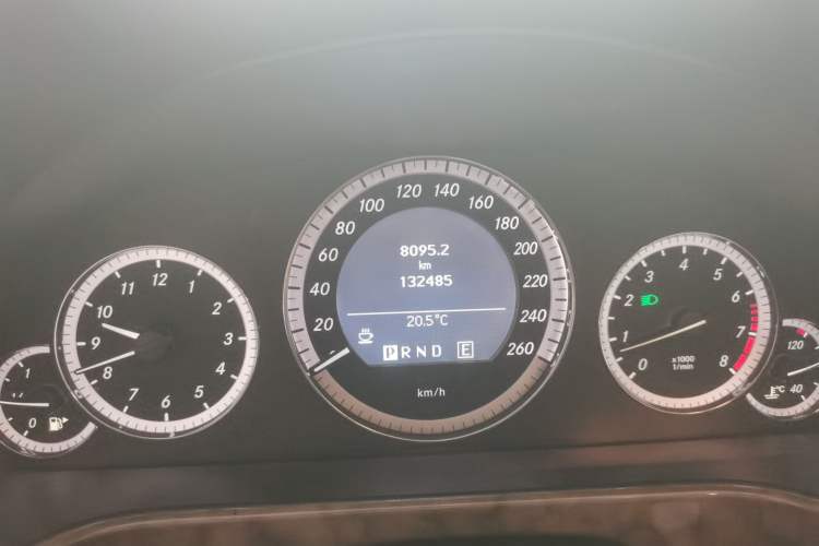Used Mercedes-Benz E-Class 2010 E 200 CGI Elegant Model Odometer Close Up