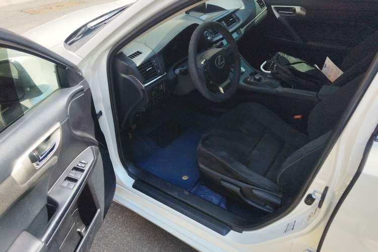 Used Lexus CT 2014 CT200h Comfort Edition Two-Tone