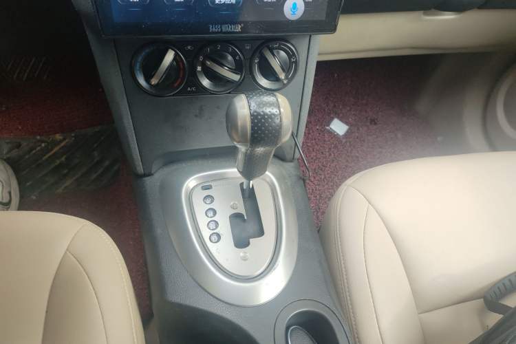 Used Nissan Qashqai 2015 2.0 XL Coolfire CVT 2WD Gear Lever