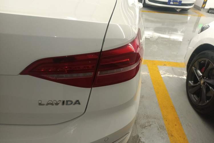 Used Volkswagen Lavida 2019 1.5L Automatic Fashion Edition China VI Right Rear Taillight