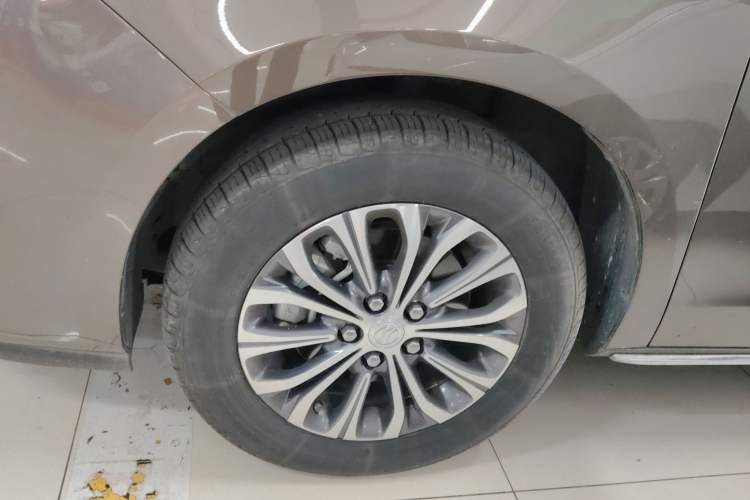 Used Buick GL8 2023 Facelifted Land Cruiser Executive Luxury Version