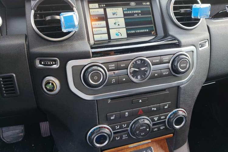 Used Land Rover Discovery 2013 3.0 SDV6 HSE Diesel Edition Audio And AC Panel