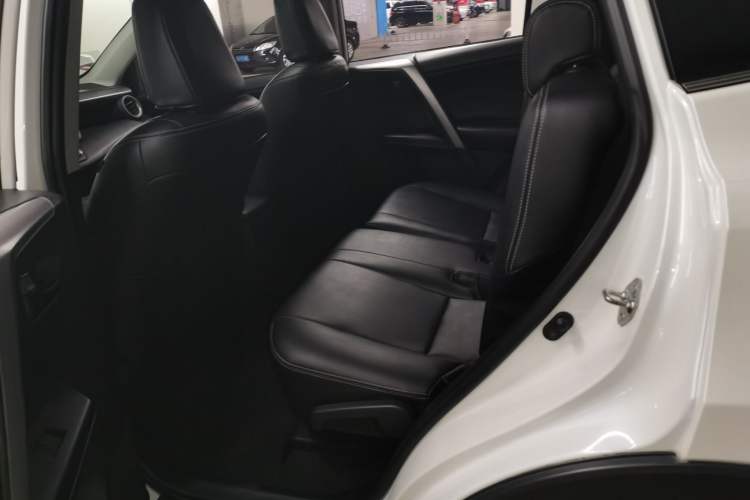 Used Toyota RAV4 2016 2.0L CVT Two-Wheel Drive Comfort Edition China V Standard