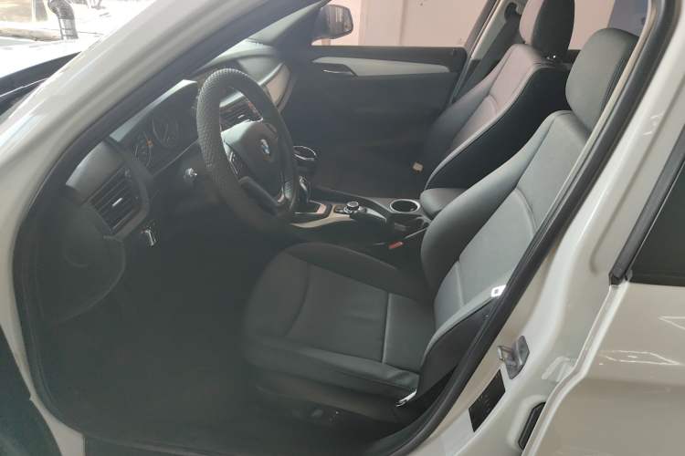 Used BMW X1 2014 sDrive18i Leading Model
