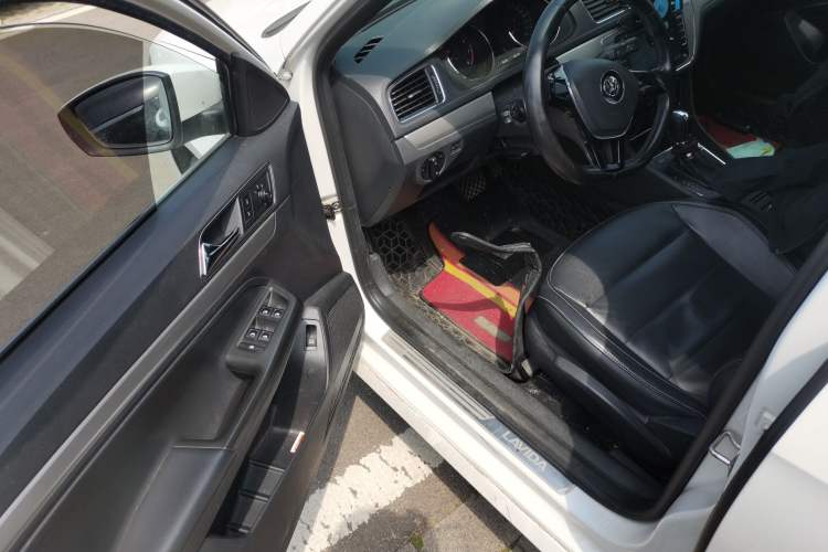 Used Volkswagen Lavida 2015 1.6L Automatic Comfort Edition Driver Seat