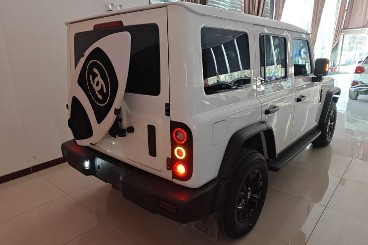 Used 212 T01 2024 2.0T Explorer
