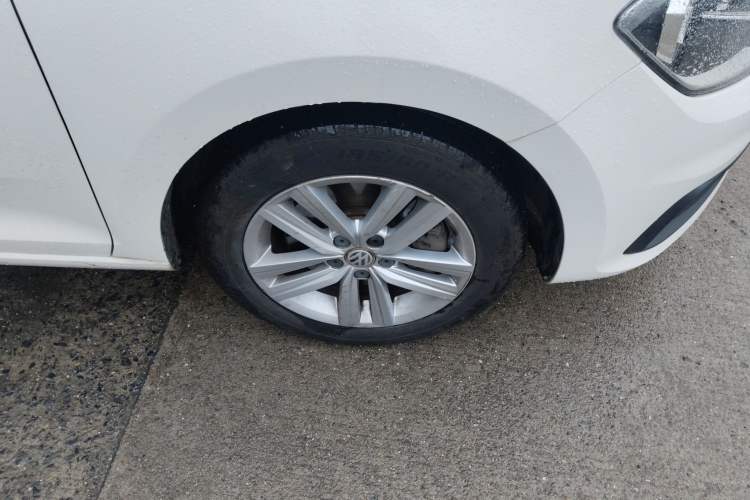 Used Volkswagen Santana 2015 HaoNa 230TSI DSG Comfort Model Right Front Wheel Hub