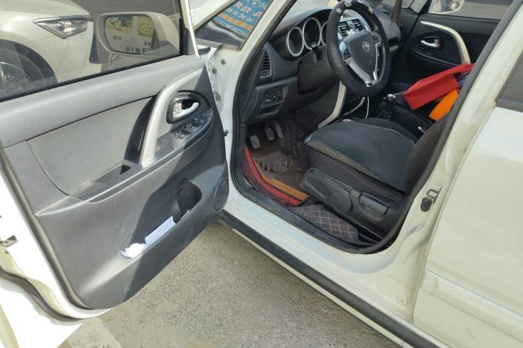 Used CHANGAN CX20 2014 1.4L Manual Sport Version China IV Standard
