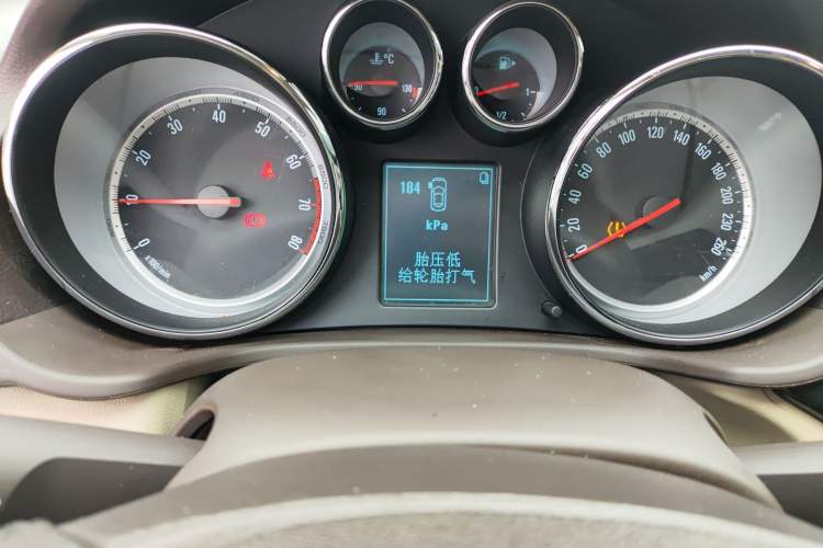 Used Buick Regal 2014 2.0L Leading Fashion Edition Instrument Cluster