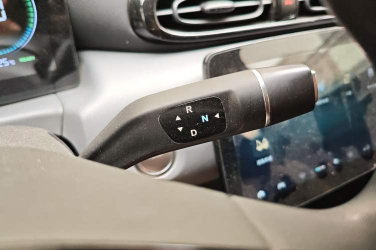 Used Leapmotor T03 2021 400 Lite Edition - Lithium-Ion Battery Gear Lever