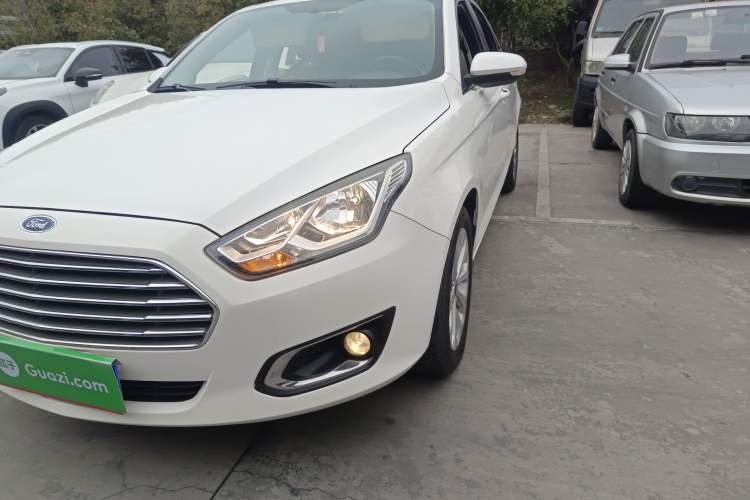 Used Ford Escort 2015 1.5L Automatic Fashion Model