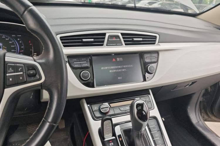 Used Geely Auto Emgrand X7 Sport 2018 1.8TD Automatic Two-Wheel Drive Smart Connect 4G Internet Edition Audio And AC Panel