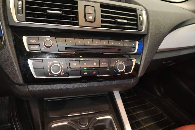 Used BMW 2 Series 2014 220i Leading Model