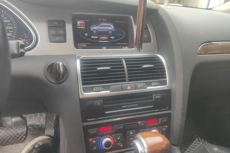 Used Audi Q7 2012 3.0 TFSI Comfort Model (245kW) Audio And AC Panel