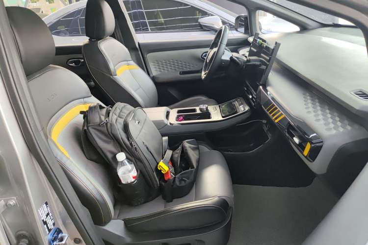 Used AION Y 2022 70 Intelligent Edition Lithium Iron Phosphate Right Front Seat