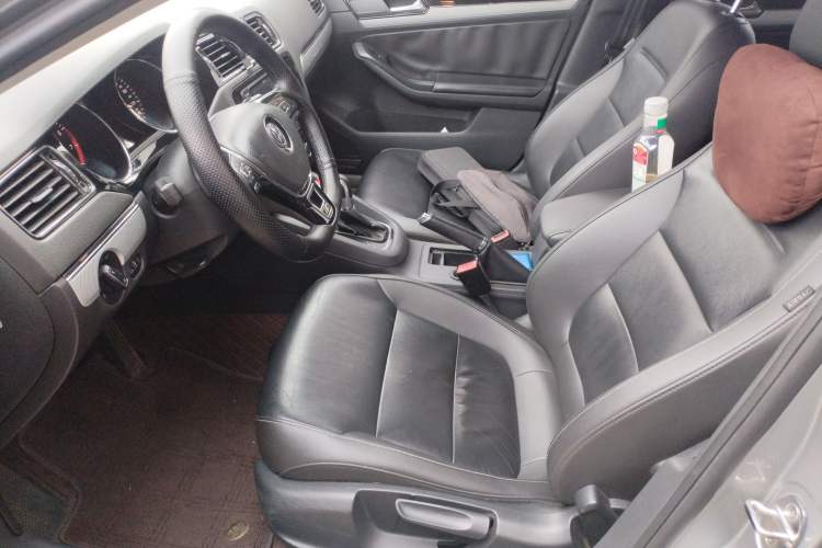 Used Volkswagen Sagitar 2015 230TSI Automatic Comfort Version Left Front Seat