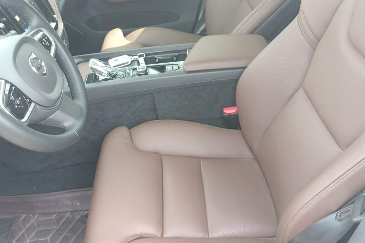 Used Volvo XC60 New Energy 2025 Plug-in Hybrid Long-Range All-Wheel Drive Smart & Luxurious Edition Left Front Seat