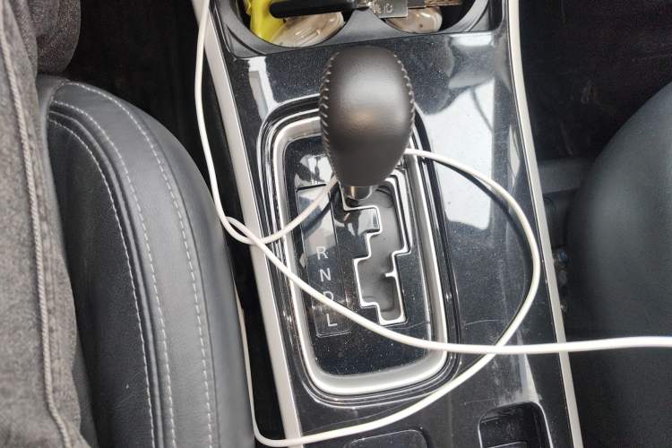 Used Mitsubishi Outlander 2019 2.4L 4x4 Zhi Xiang Edition 5 Seats China V Emission Standard Gear Lever