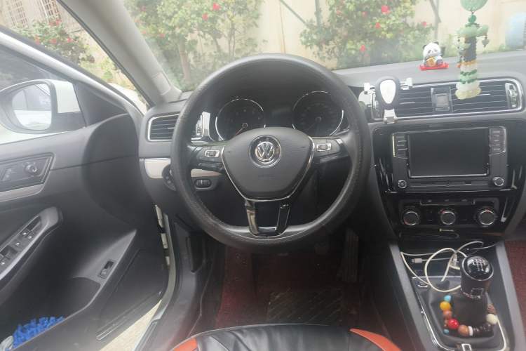 Used Volkswagen Sagitar 2018 1.6L Manual Comfort Model Steering Wheel