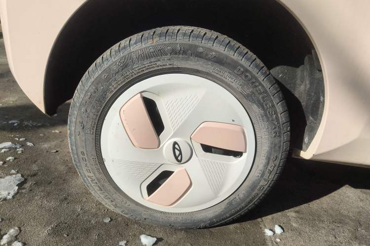 Used Chery QQ Ice Cream 2022 120km Milkshake Phosphate Lithium-Iron
