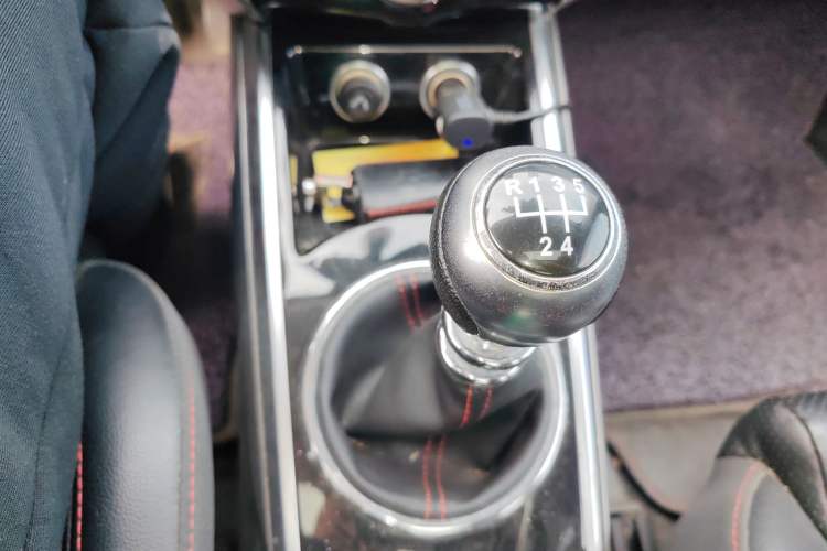 Used Zotye Domy X5 2015 1.5T Manual Luxury Model China V Standard Gear Lever