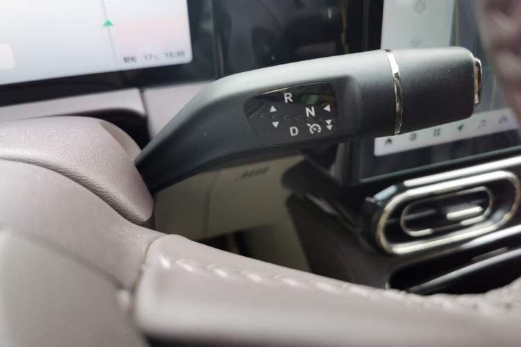 Used Leapmotor C11 2021 Luxury Edition Gear Lever