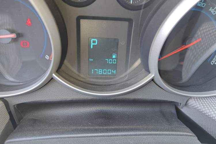 Used Chevrolet Cruze 2011 1.6L SE Automatic Odometer Close Up