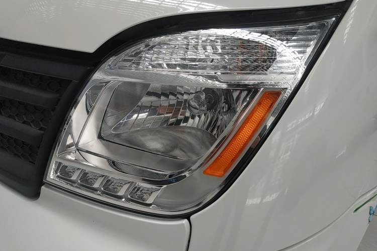 Used SAIC MAXUS Xintu V80 2021 2.0T Manual Classic Aoyuntong Long Wheelbase Mid-Roof 6/7/8/9-Seater