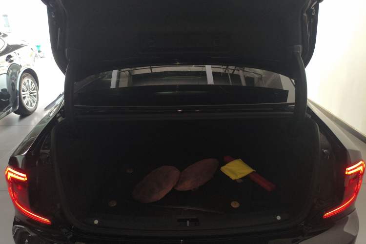 Used Volvo S90 2024 B5 Zhiyuan Luxury Edition
