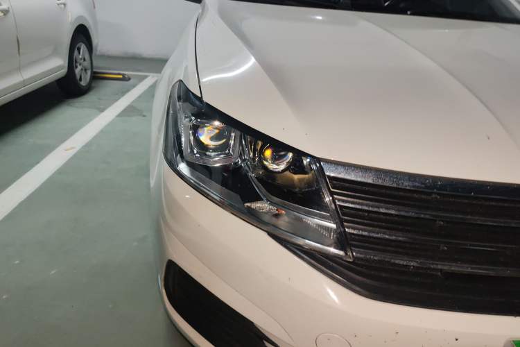Used Volkswagen Lavida 2019 Lavida Start 1.5L Automatic Trendy Version China VI Standard Right Front Headlight