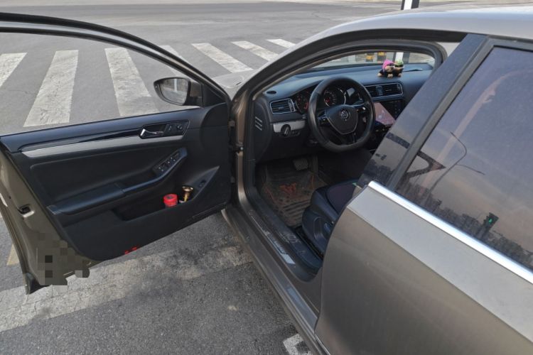 Used Volkswagen Sagitar 2015 1.6L Automatic Comfort Model
