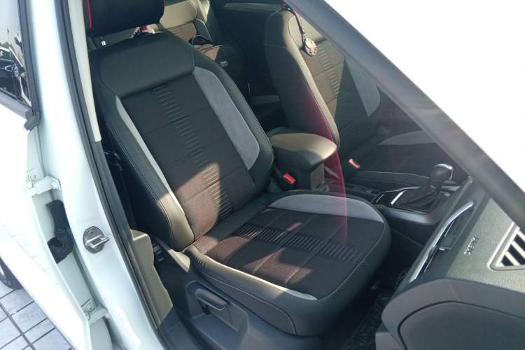 Used Volkswagen T-ROC 2019 230TSI DSG Two-Wheel-Drive Advanced Version China VI Standard
