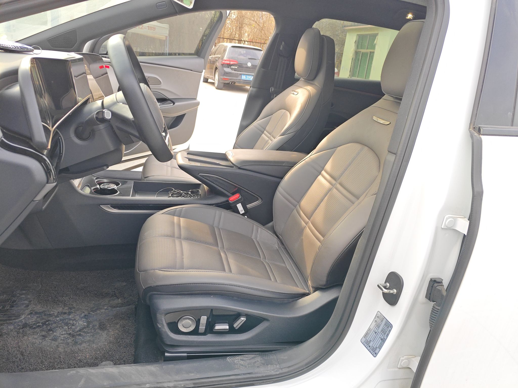 Переднее сиденье в автомобиле