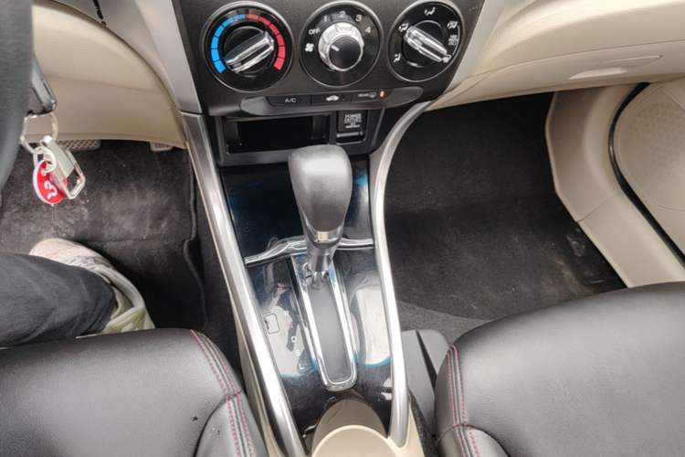 Used Honda Crider 2015 1.8L automatic luxury edition
