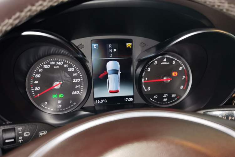 Used Mercedes-Benz GLC 2018 Facelift GLC 260 4MATIC Luxury Edition
