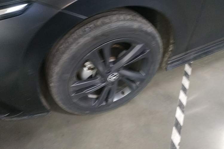 Used Volkswagen Golf 2023 280TSI DSG R-Line Lite Left Front Wheel Hub