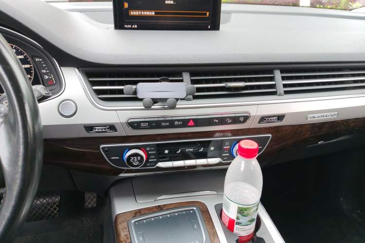 Used Audi Q7 2016 45 TFSI S line Sport Edition Audio And AC Panel