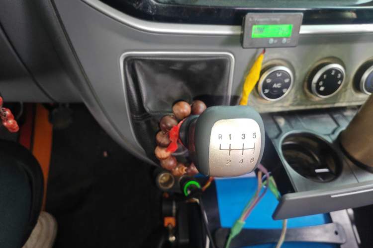 Used SAIC MAXUS Xintu V80 2019 2.5T Classic Version 6-Speed Manual – Aoyuntong Modified Long Wheelbase Mid-Height 7-Seater