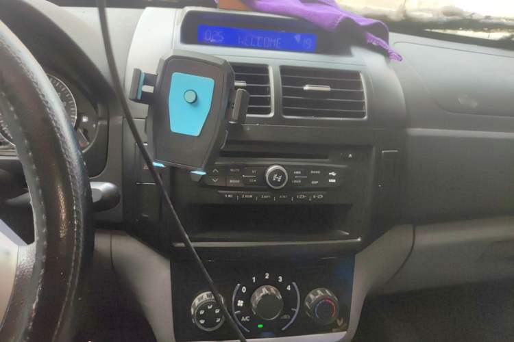 Used BAIC Weiwang M20 2014 1.5L practical type BJ415A Audio And AC Panel